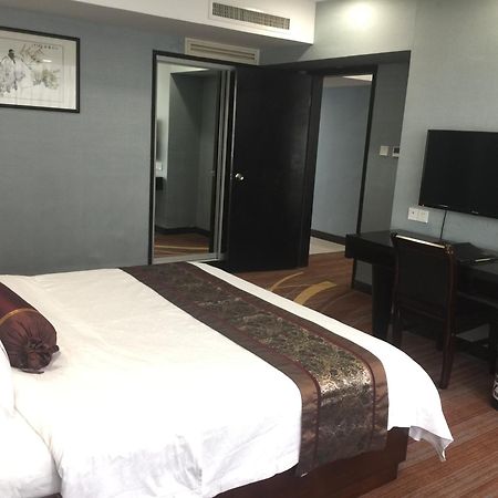 Skyline Plaza Hotel Canton Esterno foto
