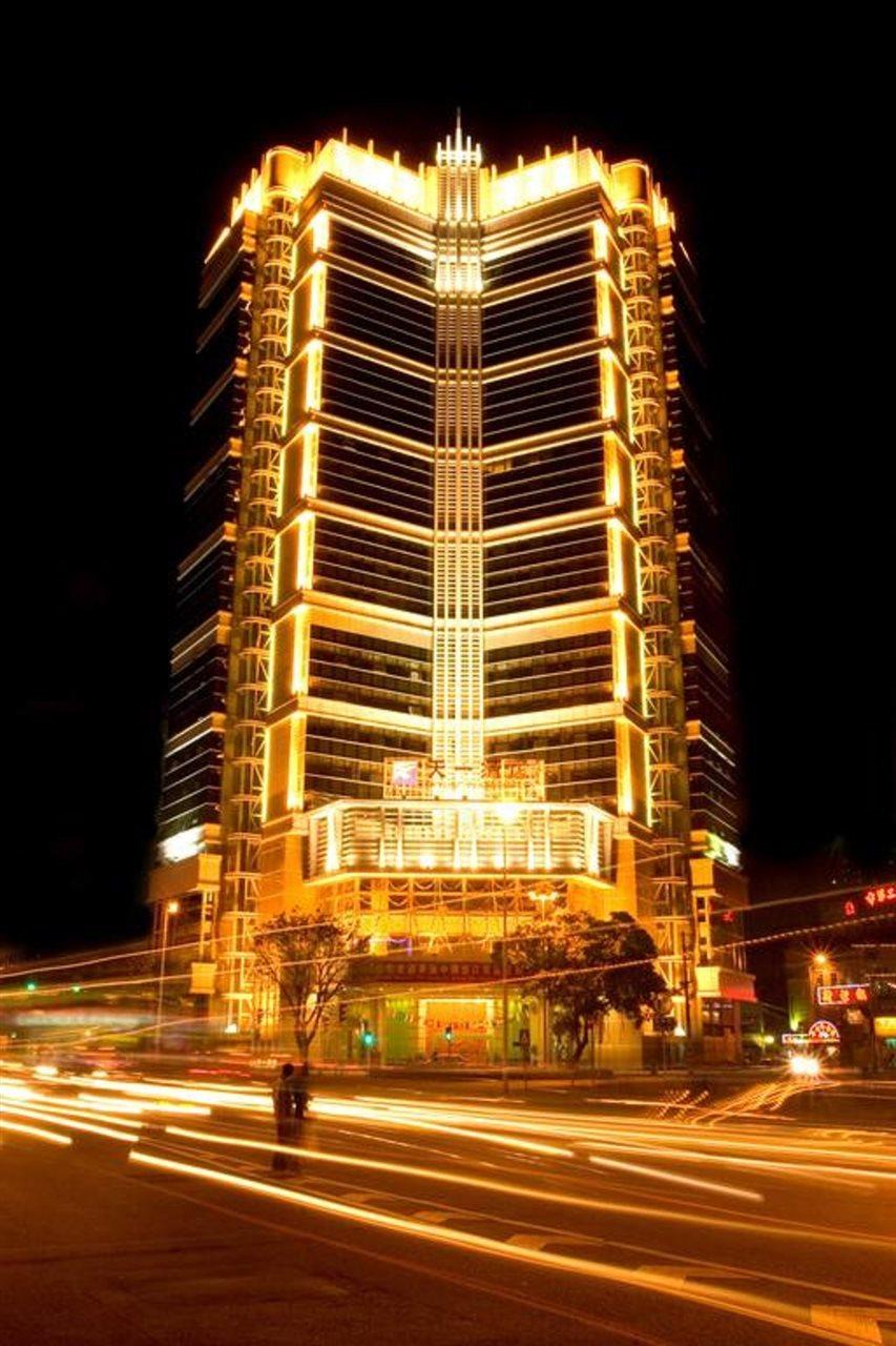 Skyline Plaza Hotel Canton Esterno foto