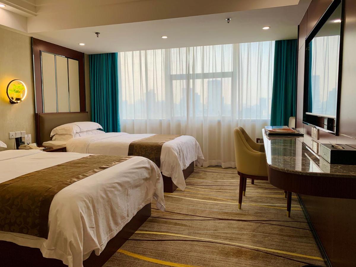 Skyline Plaza Hotel Canton Esterno foto