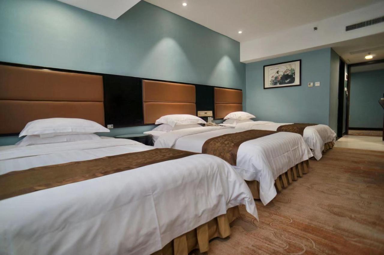 Skyline Plaza Hotel Canton Esterno foto