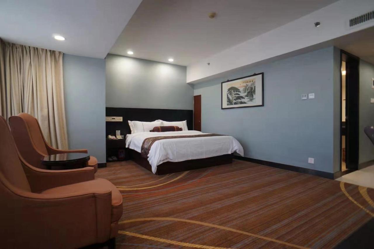 Skyline Plaza Hotel Canton Esterno foto