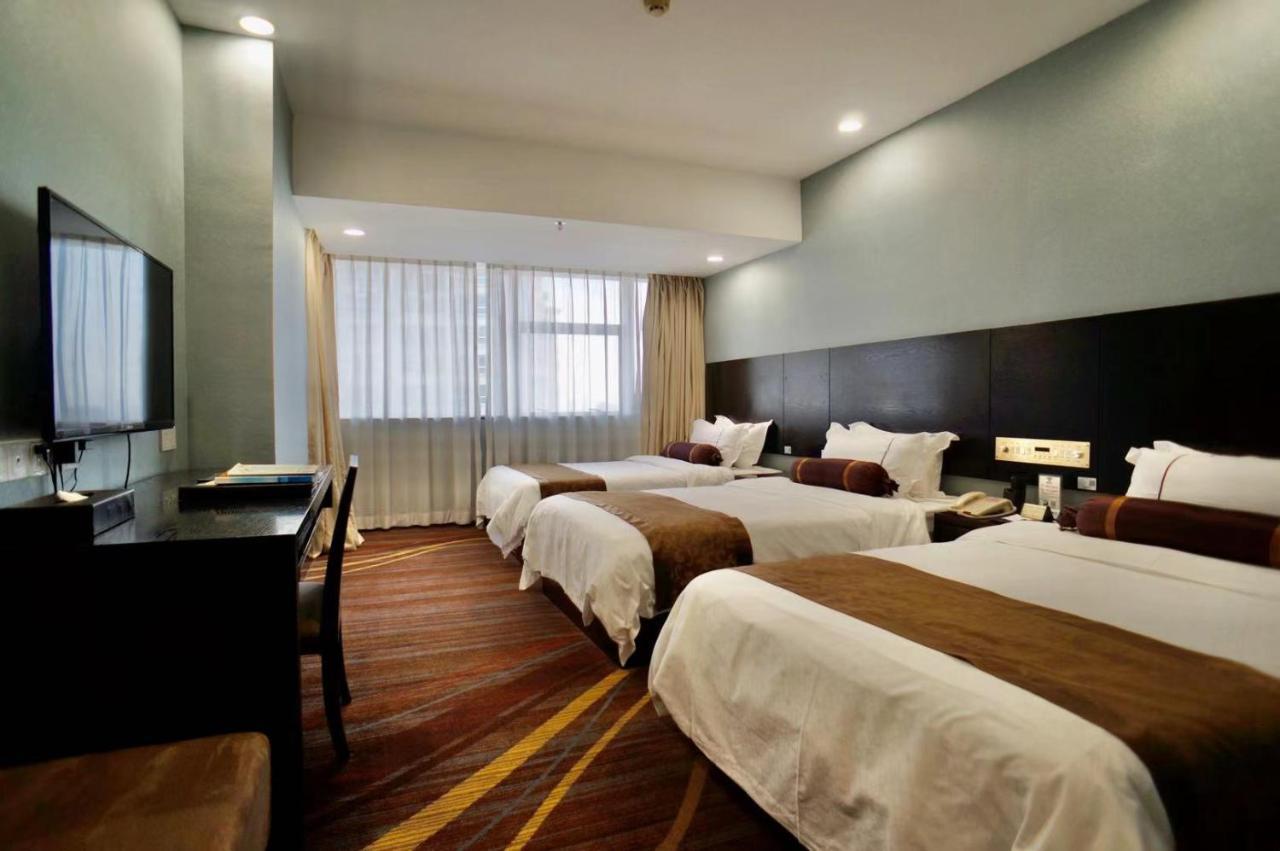Skyline Plaza Hotel Canton Esterno foto