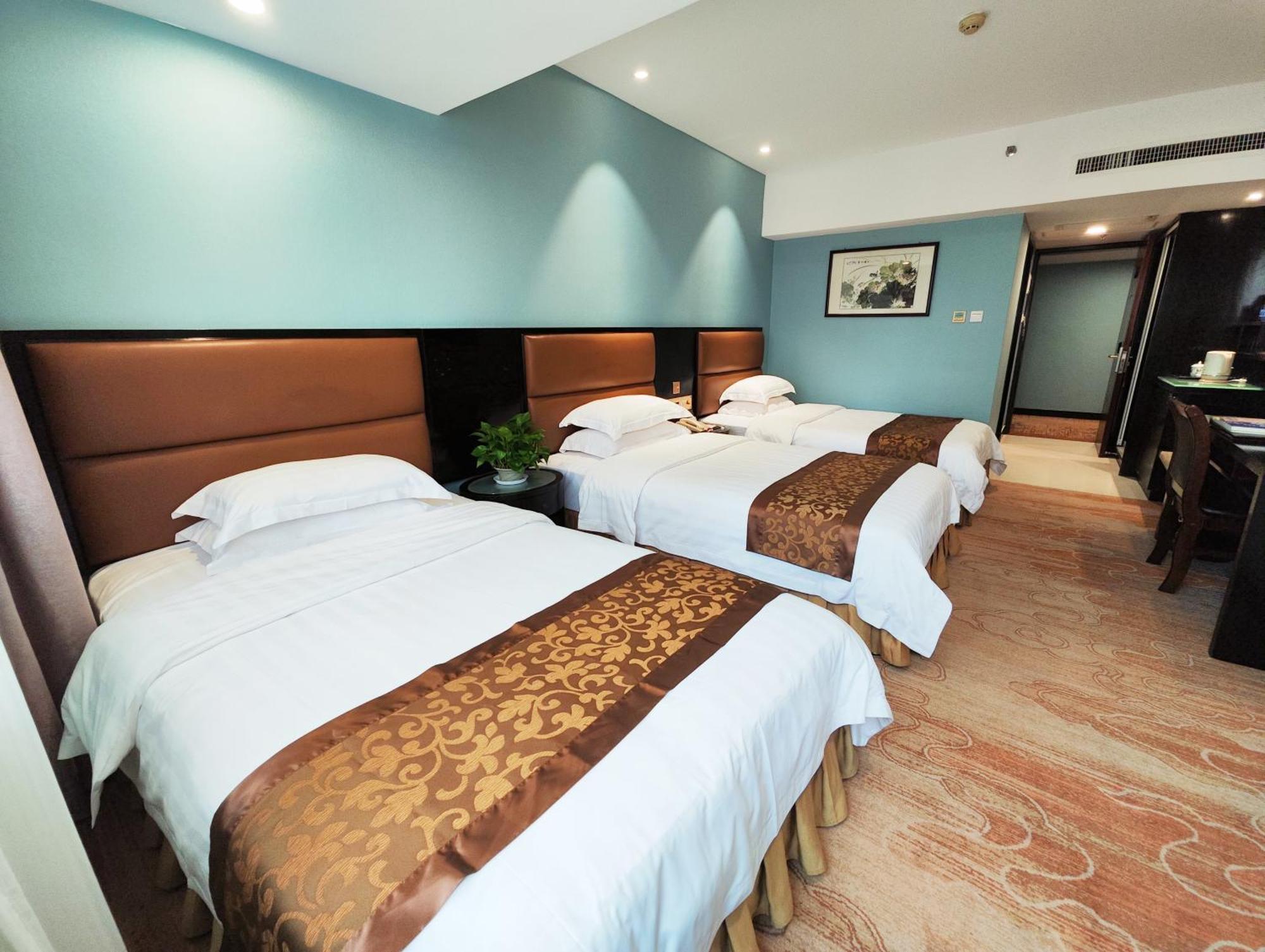 Skyline Plaza Hotel Canton Esterno foto