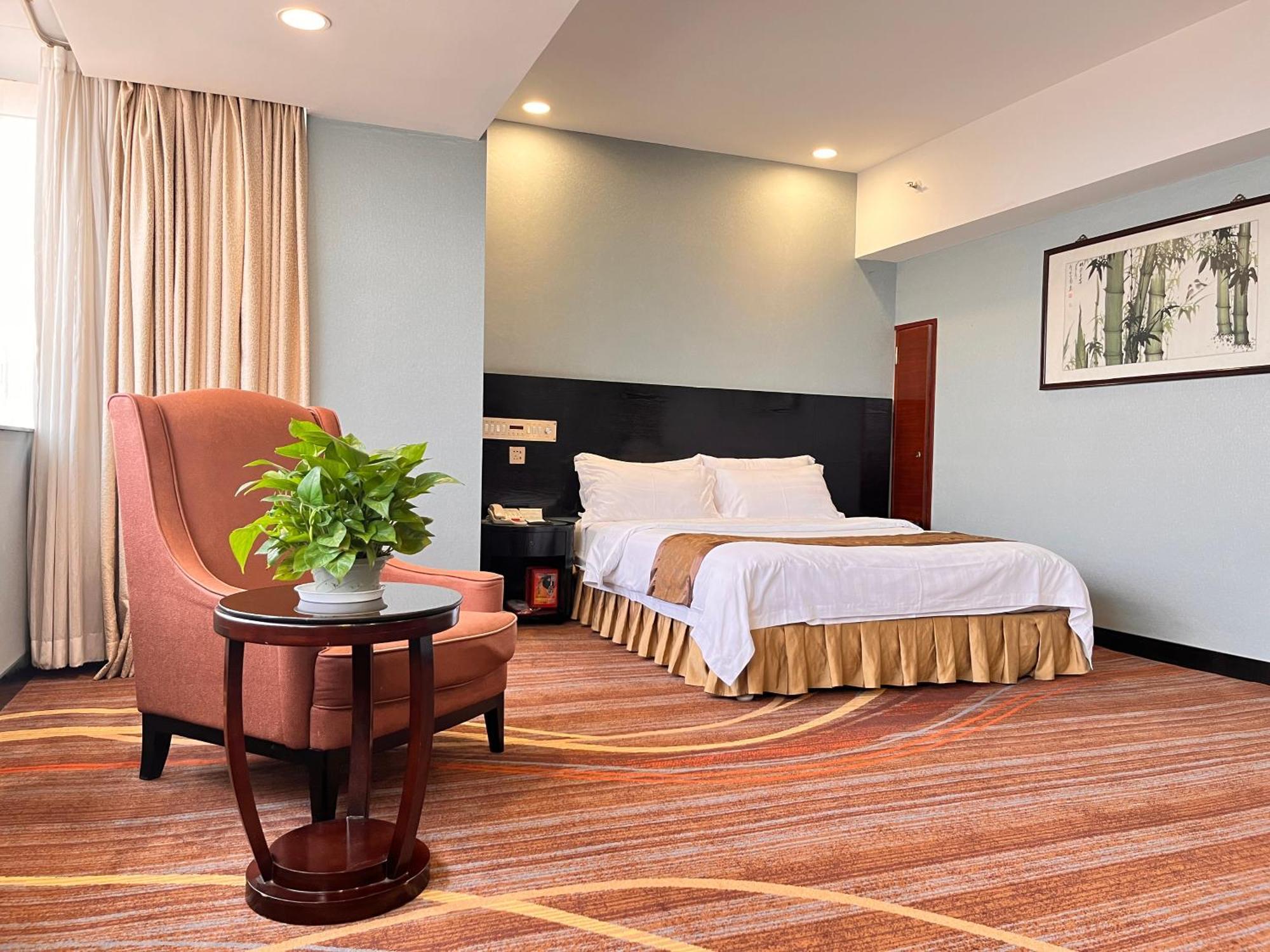 Skyline Plaza Hotel Canton Esterno foto