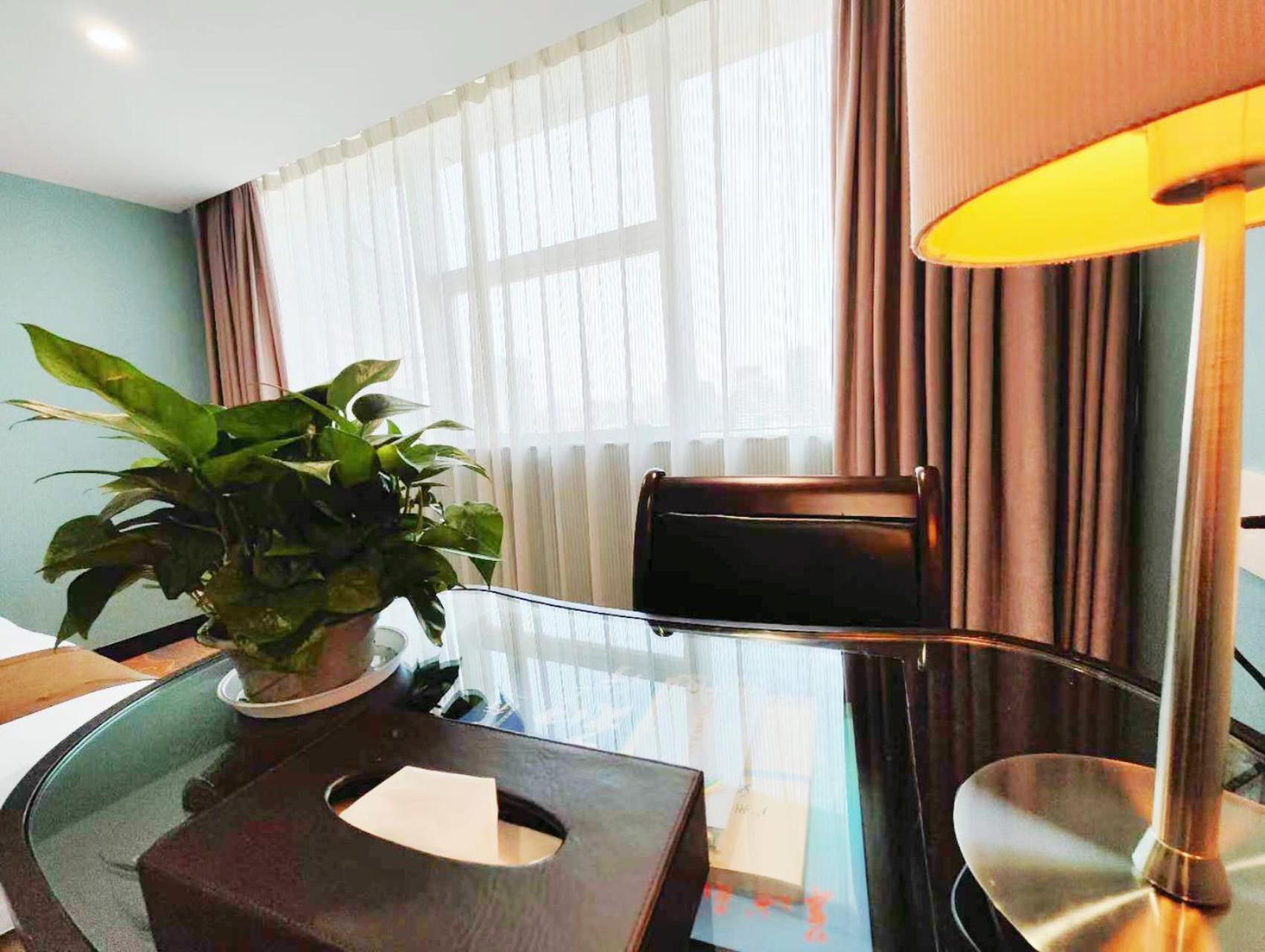 Skyline Plaza Hotel Canton Esterno foto