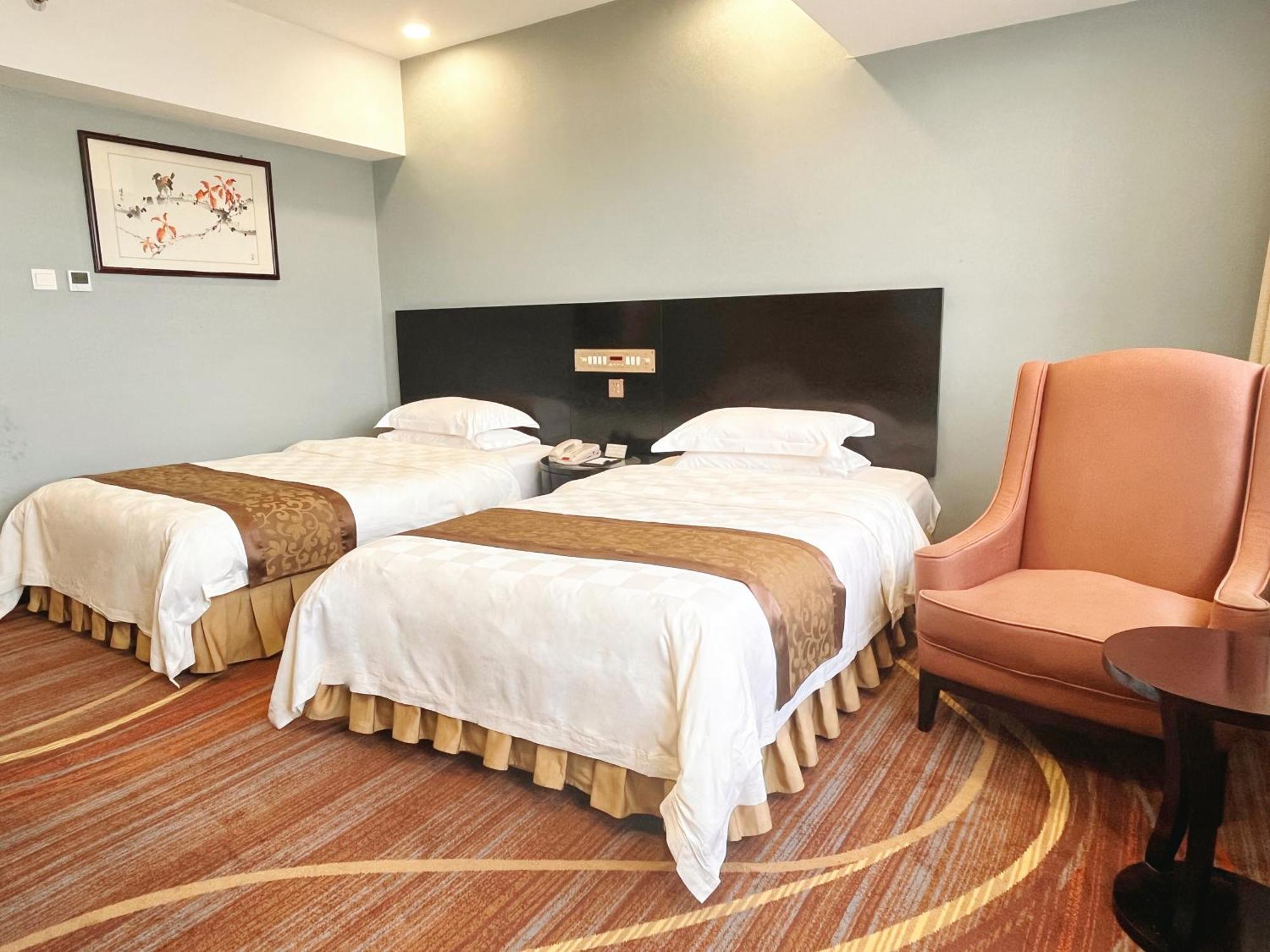 Skyline Plaza Hotel Canton Esterno foto