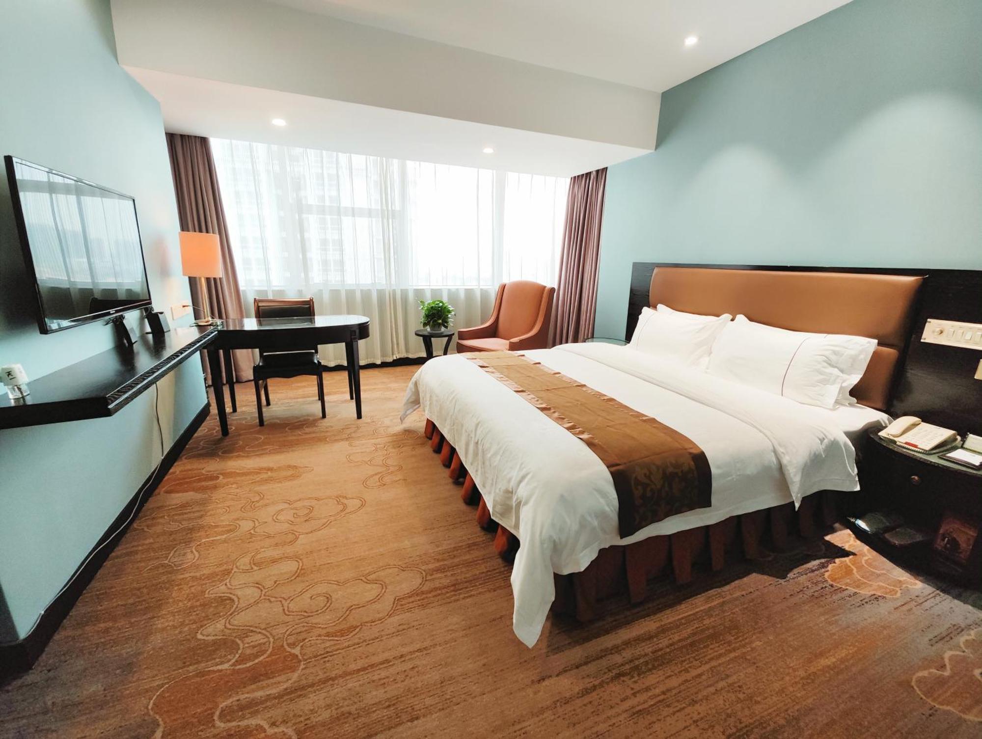 Skyline Plaza Hotel Canton Esterno foto