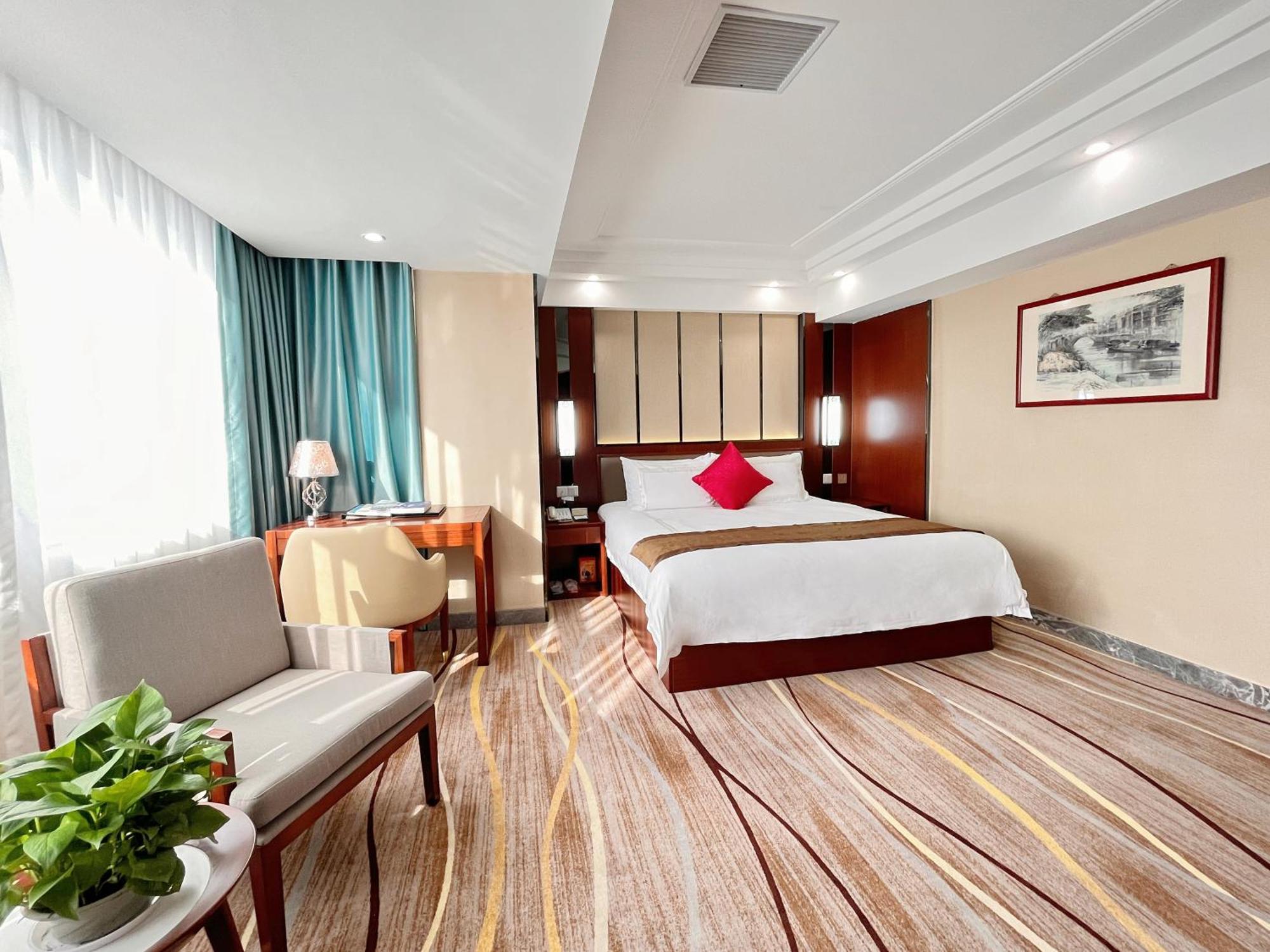 Skyline Plaza Hotel Canton Esterno foto