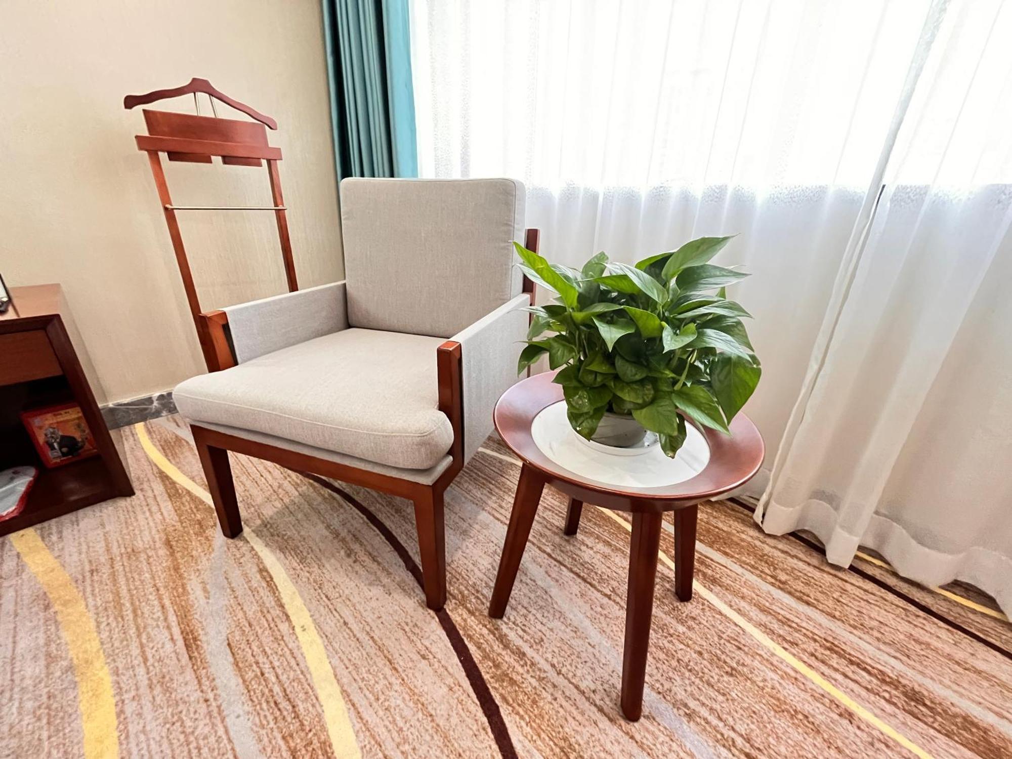 Skyline Plaza Hotel Canton Esterno foto