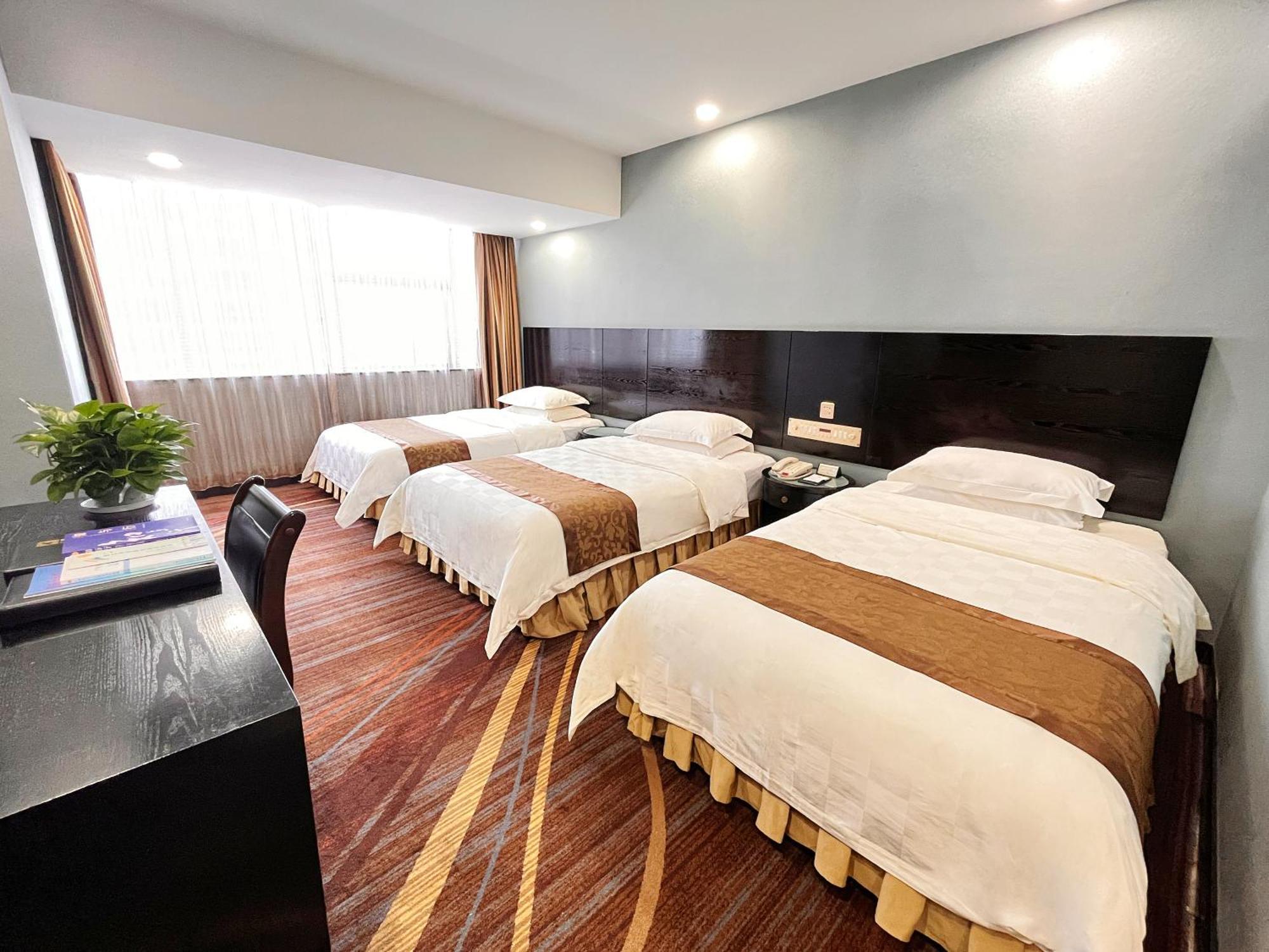 Skyline Plaza Hotel Canton Esterno foto