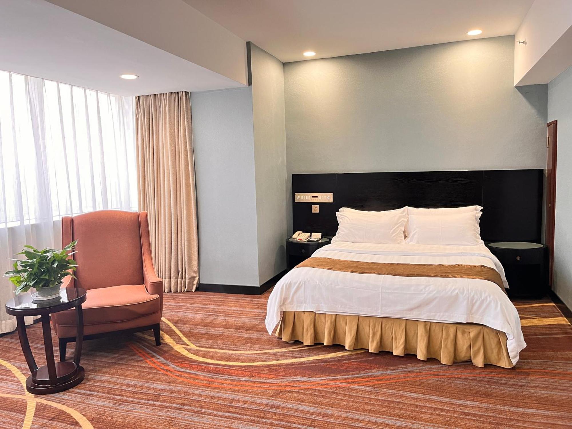 Skyline Plaza Hotel Canton Esterno foto
