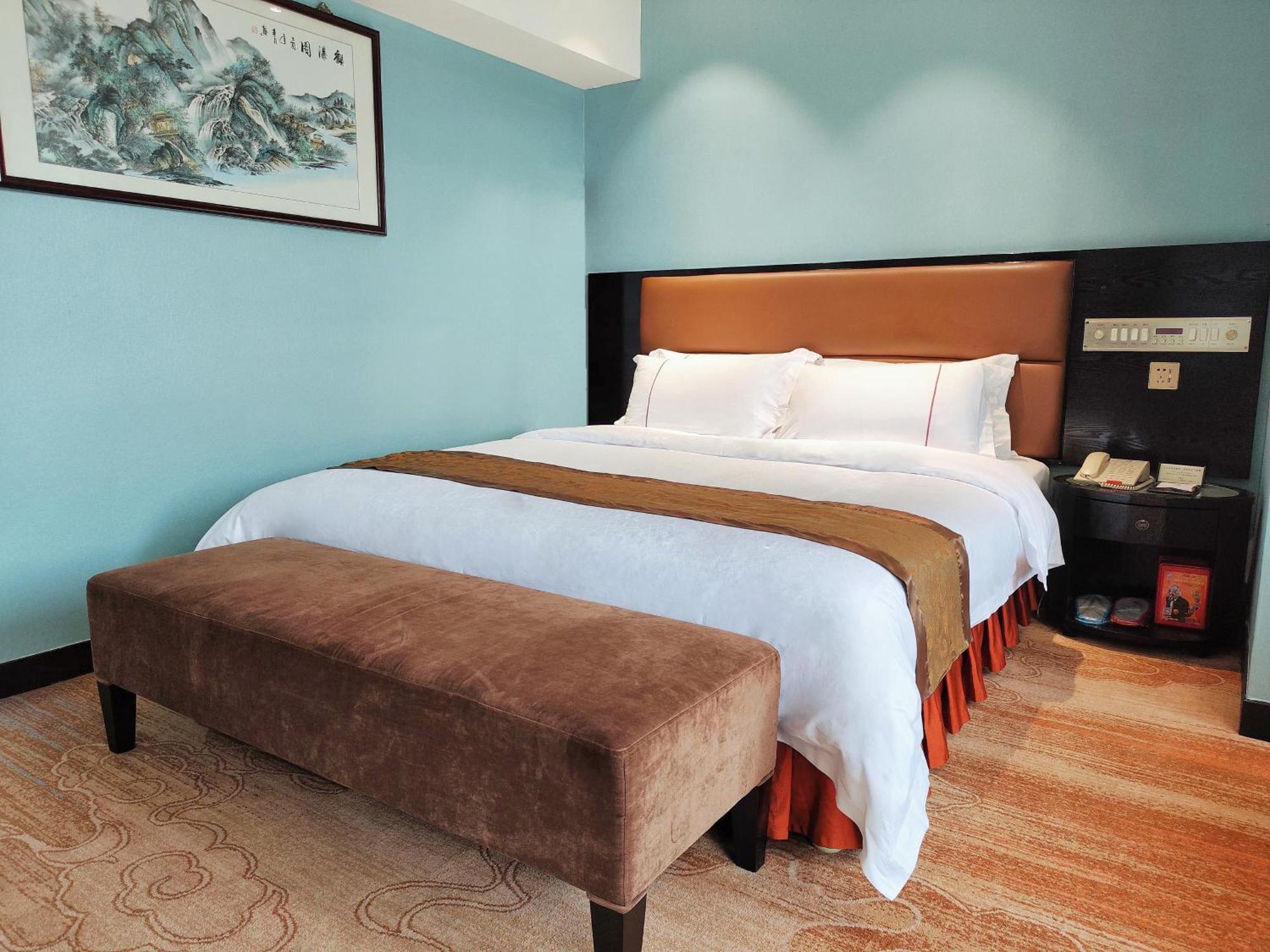 Skyline Plaza Hotel Canton Esterno foto