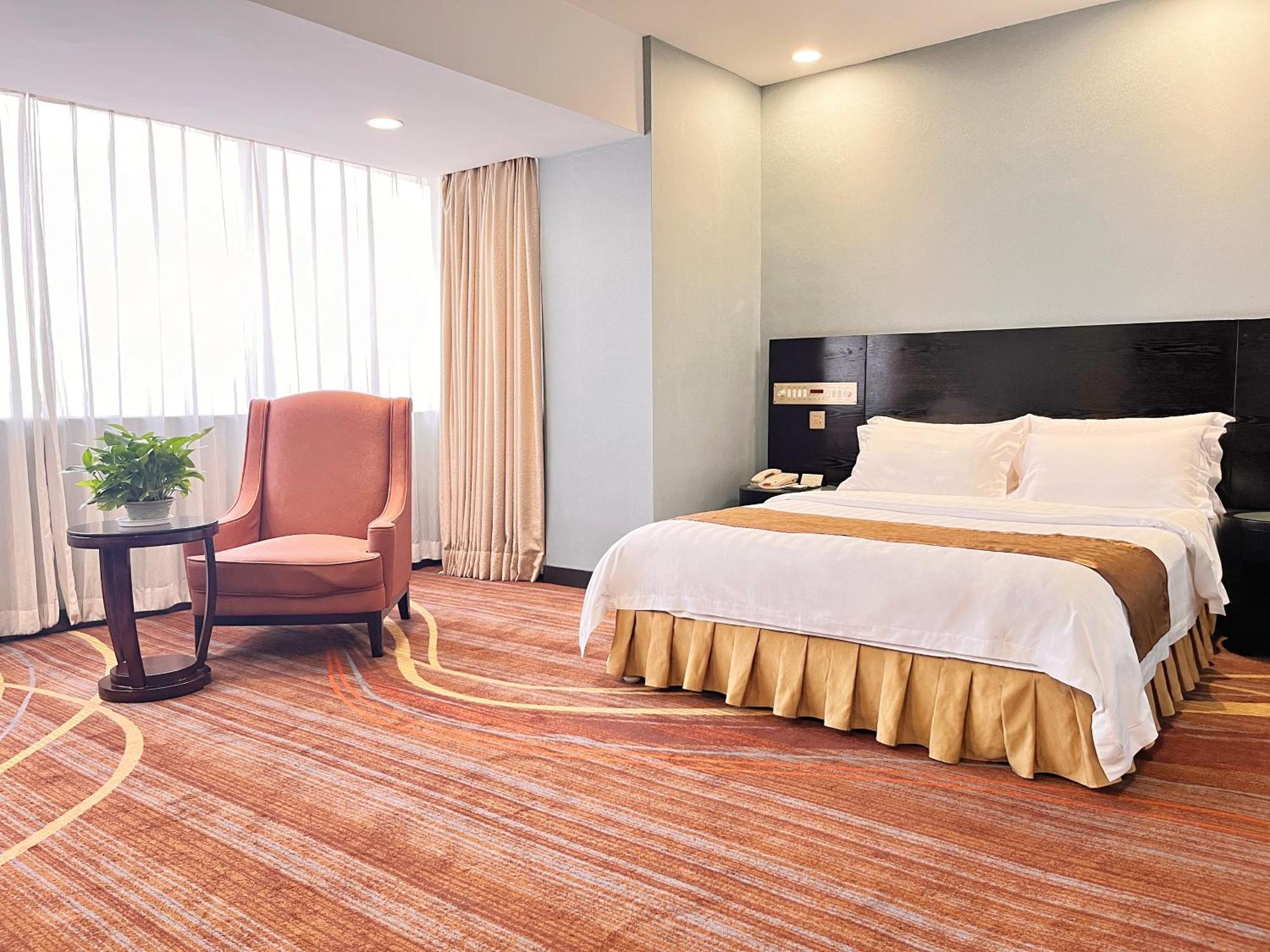 Skyline Plaza Hotel Canton Esterno foto