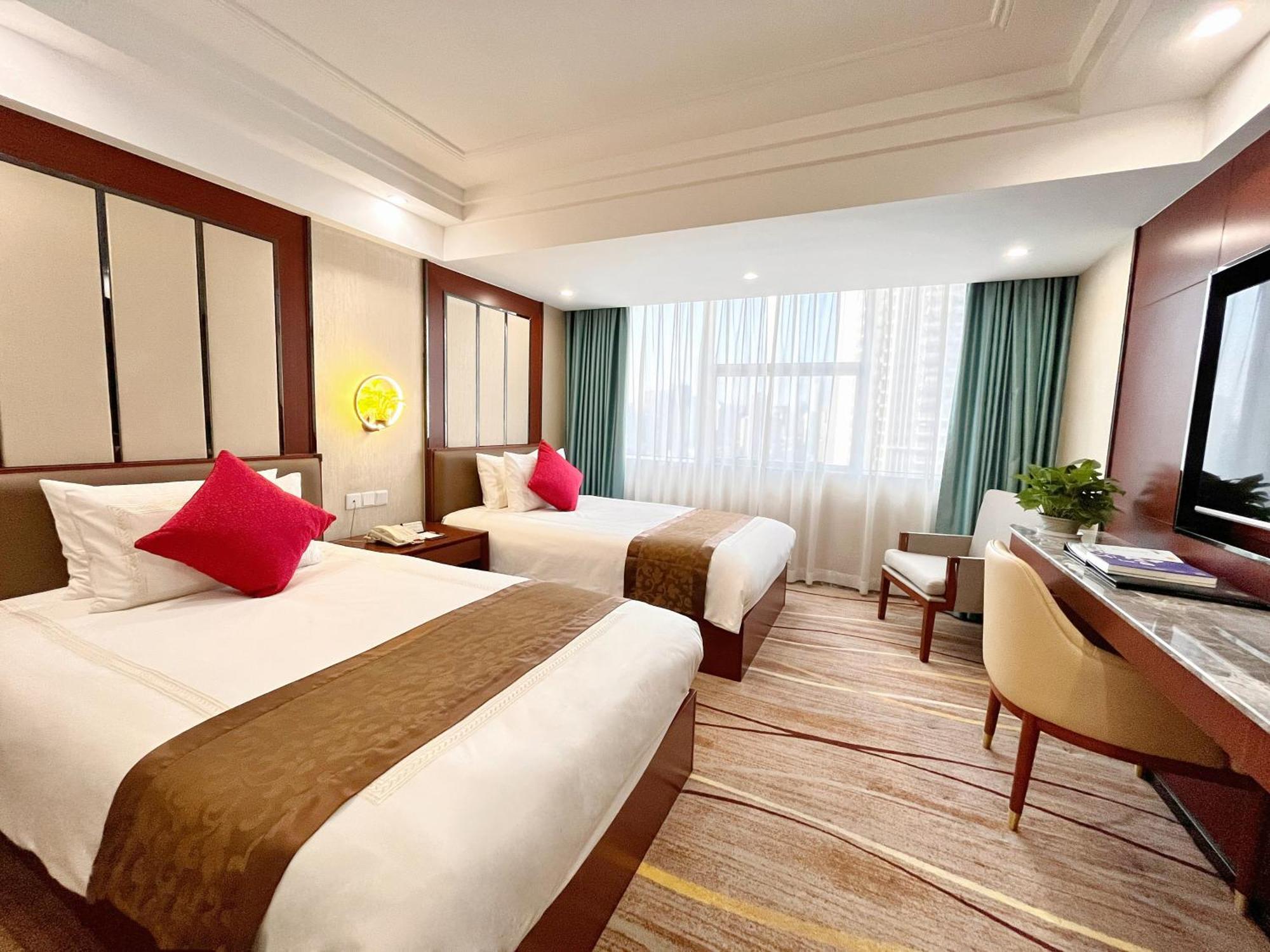 Skyline Plaza Hotel Canton Esterno foto
