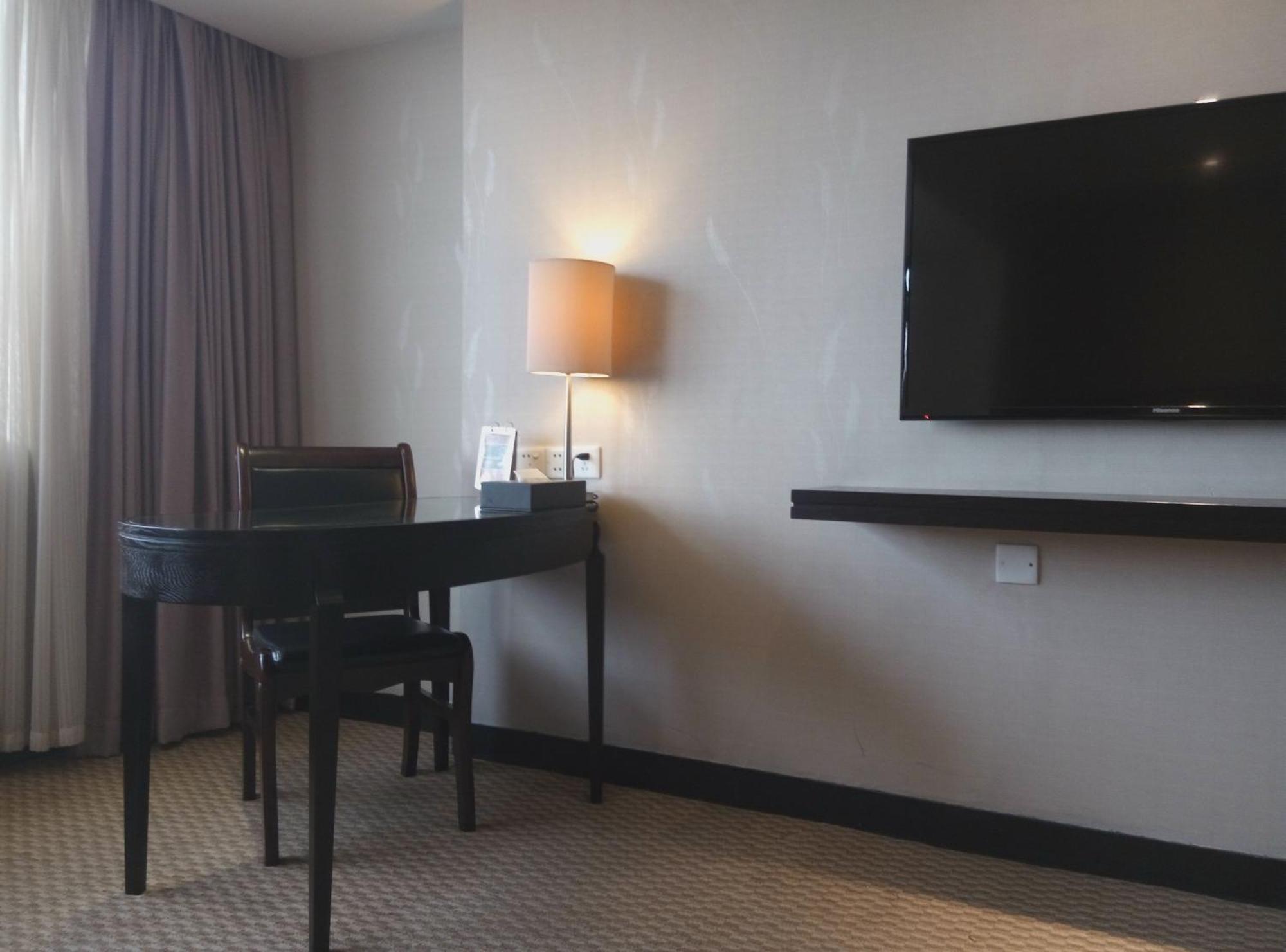 Skyline Plaza Hotel Canton Esterno foto