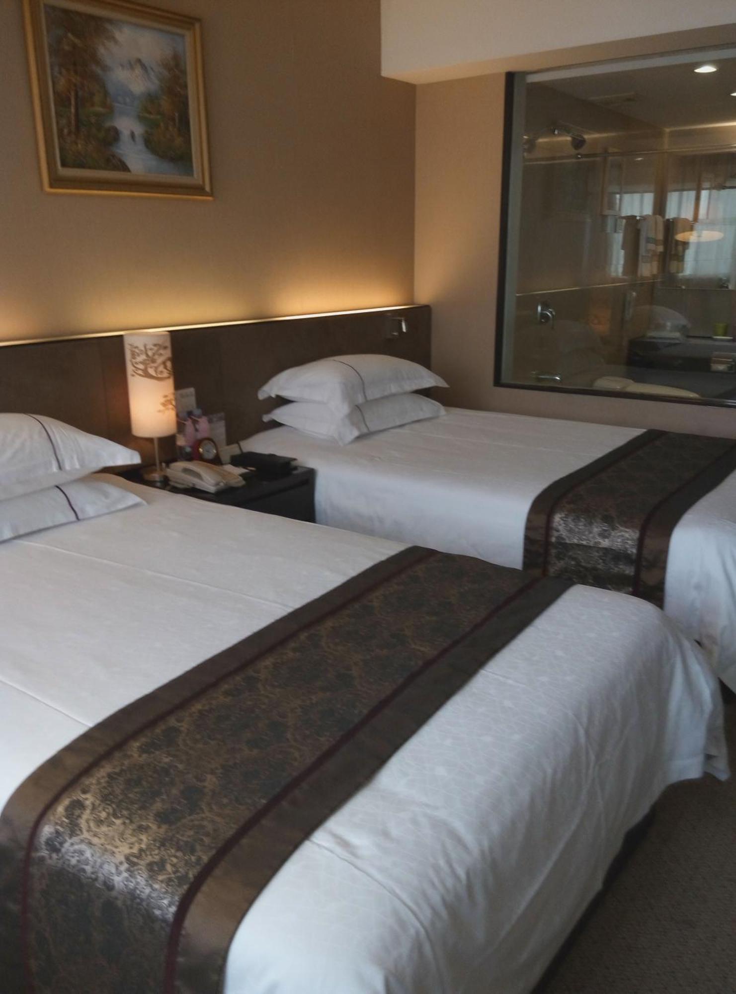 Skyline Plaza Hotel Canton Esterno foto