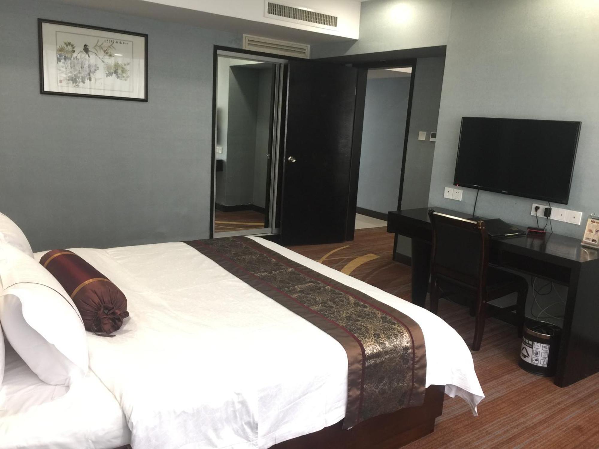 Skyline Plaza Hotel Canton Esterno foto