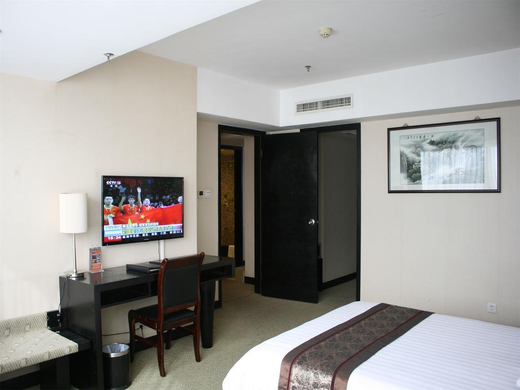 Skyline Plaza Hotel Canton Esterno foto