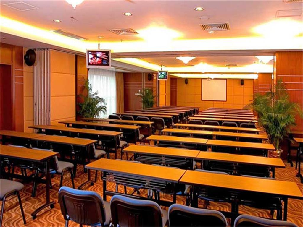 Skyline Plaza Hotel Canton Esterno foto